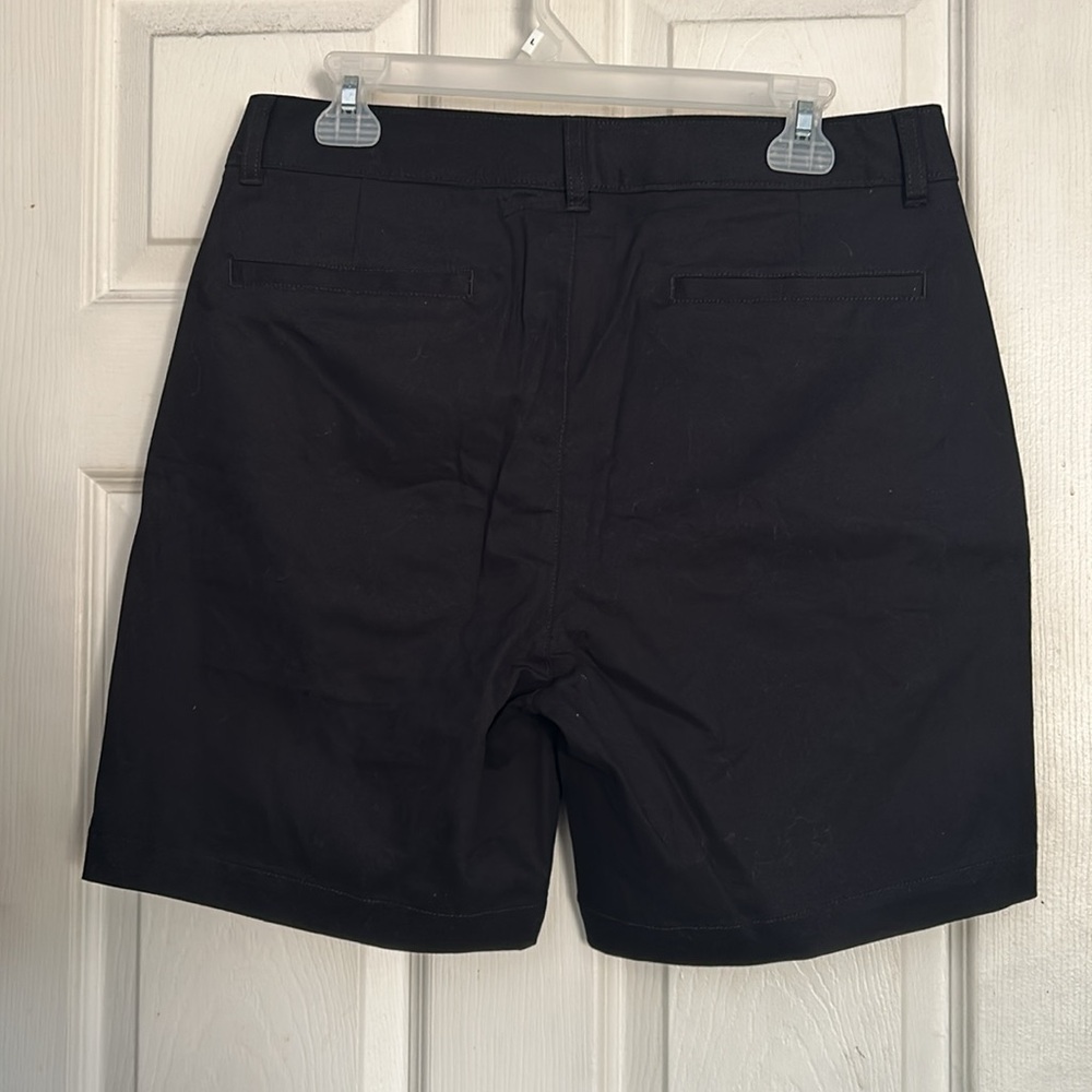 Old Navy Black Women's Bermuda Shorts - Picture 2 of 5